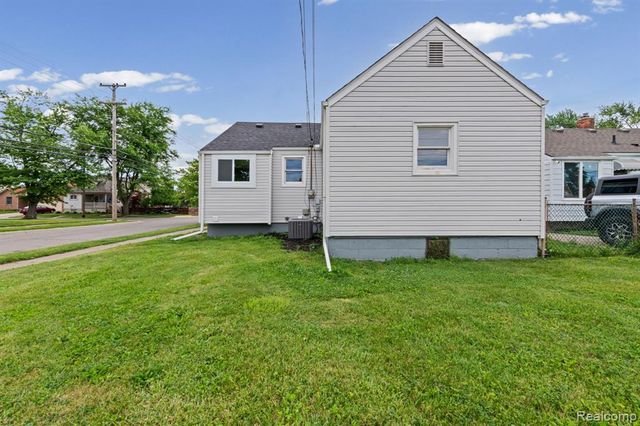 1204 8th Street, Wyandotte, MI 48192