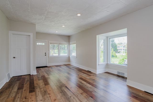 22W724 Saint Charles Road, Glen Ellyn, IL 60137