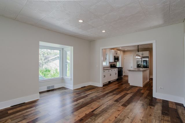 22W724 Saint Charles Road, Glen Ellyn, IL 60137