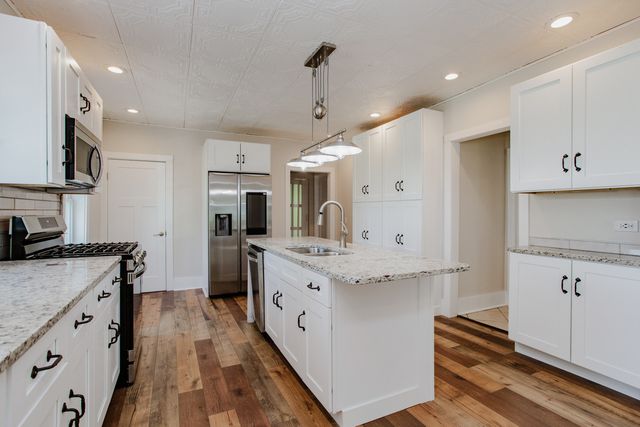 22W724 Saint Charles Road, Glen Ellyn, IL 60137