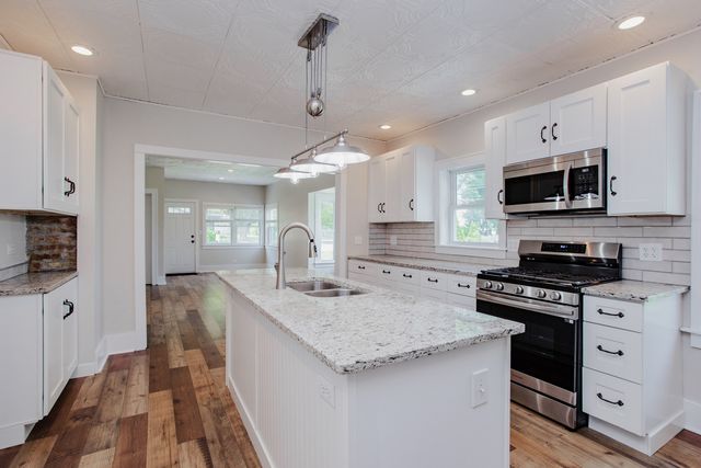 22W724 Saint Charles Road, Glen Ellyn, IL 60137