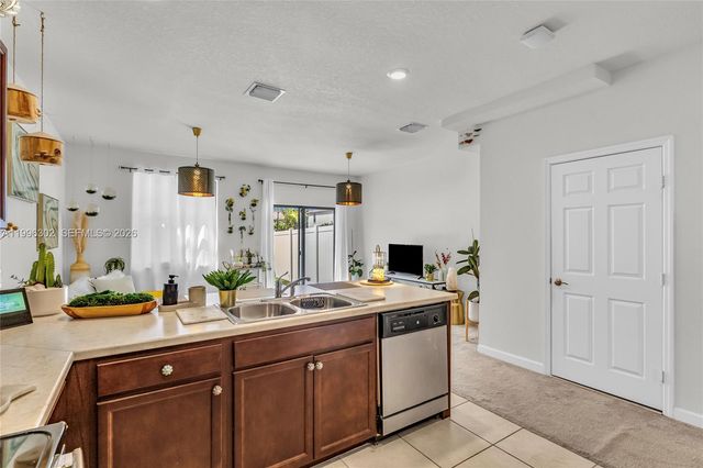 3392 W 105th Ter, Hialeah, FL 33018