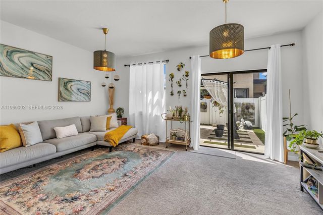 3392 W 105th Ter, Hialeah, FL 33018