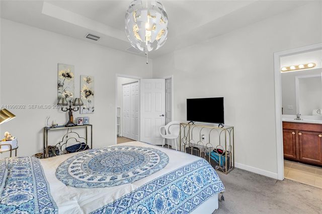 3392 W 105th Ter, Hialeah, FL 33018