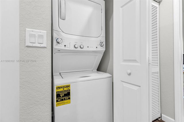 3392 W 105th Ter, Hialeah, FL 33018