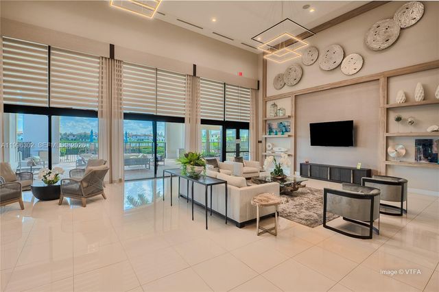 3392 W 105th Ter, Hialeah, FL 33018