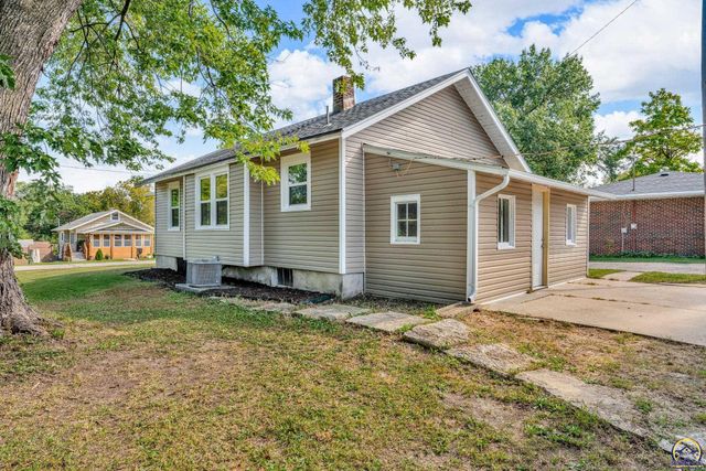 613 SW Grand CT, Topeka, KS 66606