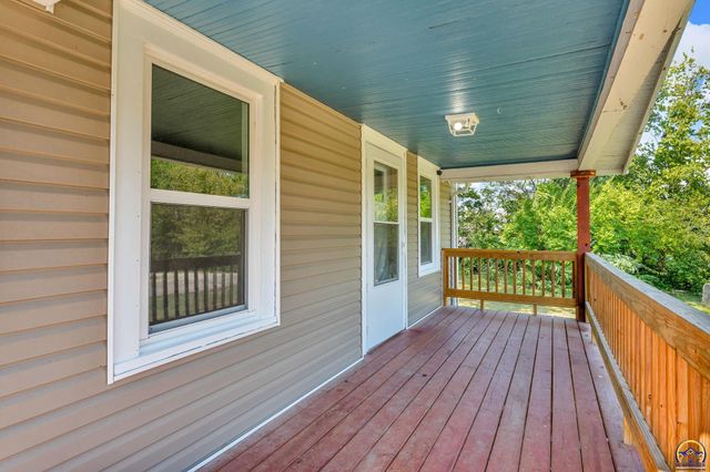 613 SW Grand CT, Topeka, KS 66606