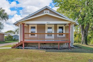 613 SW Grand CT, Topeka, KS 66606