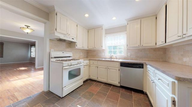 1674 Beacon Hill Boulevard, Atlanta, GA 30329