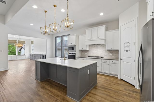 9007 BEACON RDG, San Antonio, TX 78255