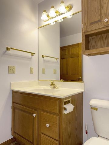 604 Hartford SQUARE, Hartford, WI 53027