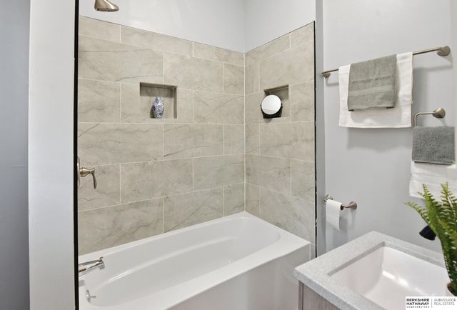 4516 N 31st Avenue, Omaha, NE 68111