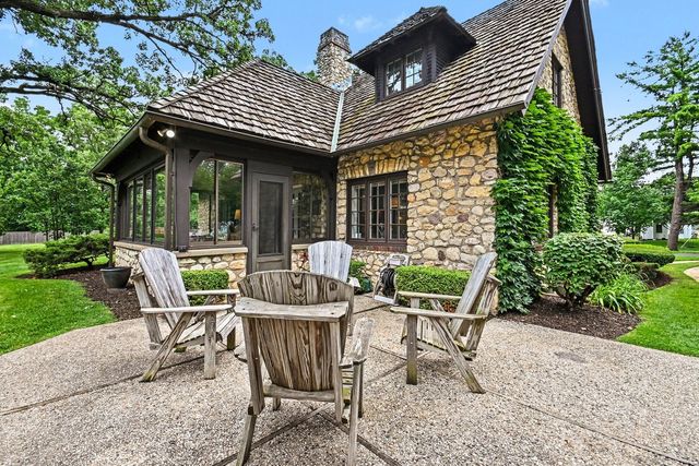 1 Kellogg Lane, Crystal Lake, IL 60014