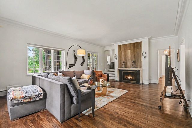 1 Kellogg Lane, Crystal Lake, IL 60014