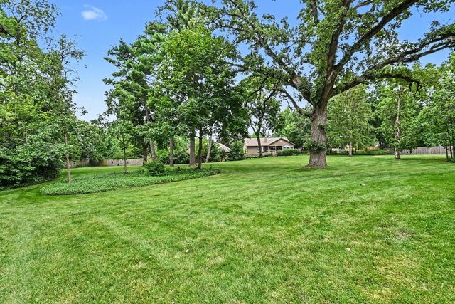 1 Kellogg Lane, Crystal Lake, IL 60014