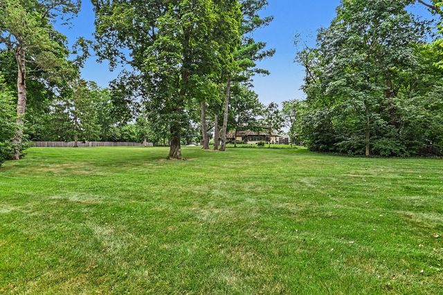 1 Kellogg Lane, Crystal Lake, IL 60014