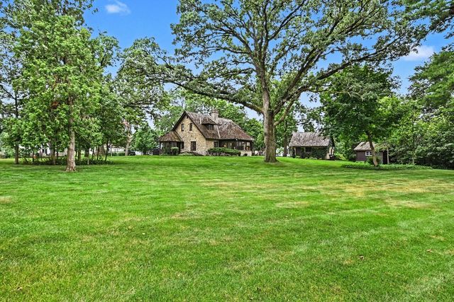 1 Kellogg Lane, Crystal Lake, IL 60014