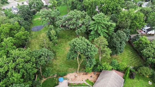 1 Kellogg Lane, Crystal Lake, IL 60014