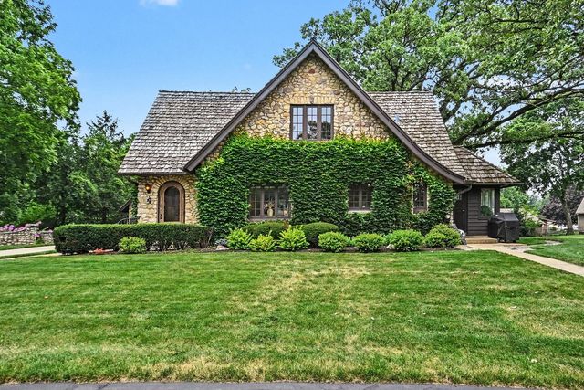 1 Kellogg Lane, Crystal Lake, IL 60014