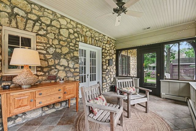 1 Kellogg Lane, Crystal Lake, IL 60014