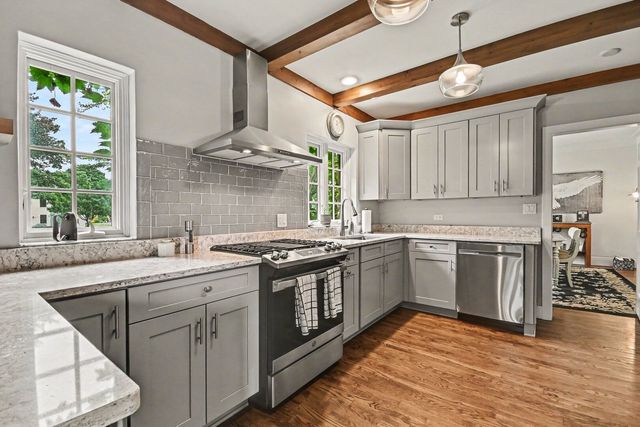 1 Kellogg Lane, Crystal Lake, IL 60014