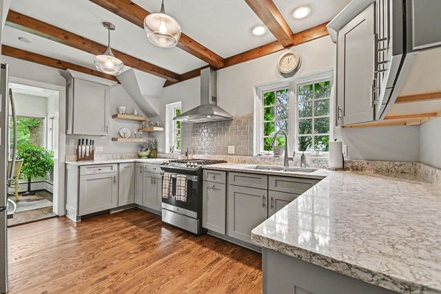 1 Kellogg Lane, Crystal Lake, IL 60014
