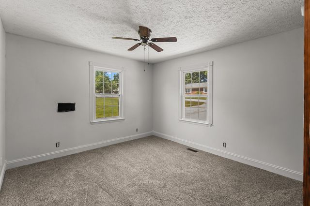 215 Lynn Drive, Lawrenceburg, KY 40342