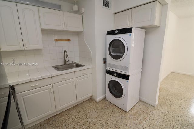 951 SW 7th St 1, Miami, FL 33130