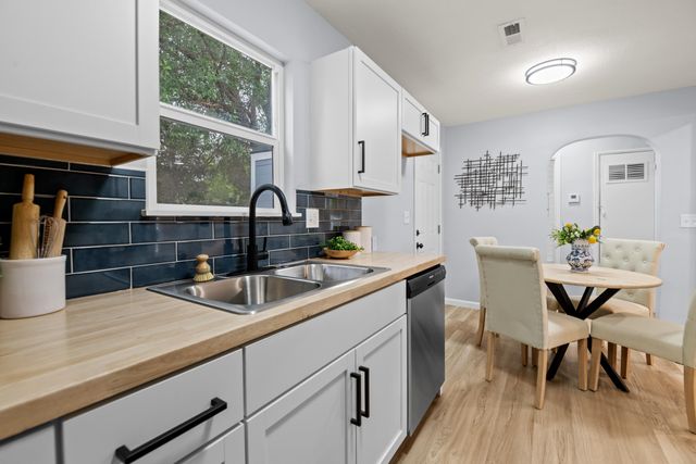 1542 N Volutsia Ave, Wichita, KS 67214