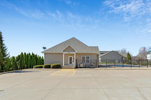 4107 Creek Hill Drive 07, Bettendorf, IA 52722