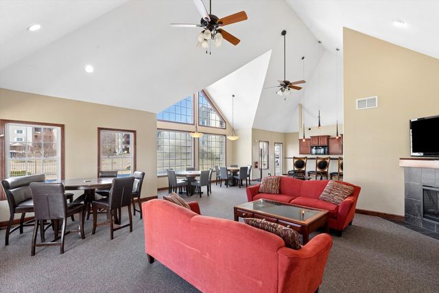 4107 Creek Hill Drive 07, Bettendorf, IA 52722