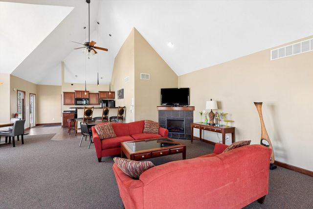 4107 Creek Hill Drive 07, Bettendorf, IA 52722