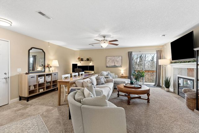 4107 Creek Hill Drive 07, Bettendorf, IA 52722