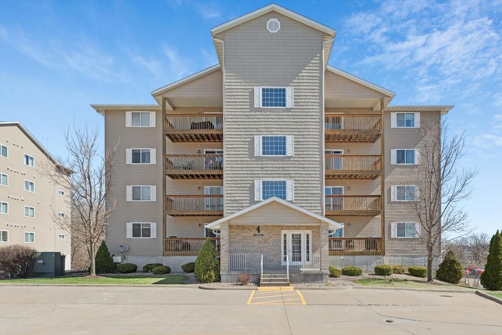 4107 Creek Hill Drive 07, Bettendorf, IA 52722