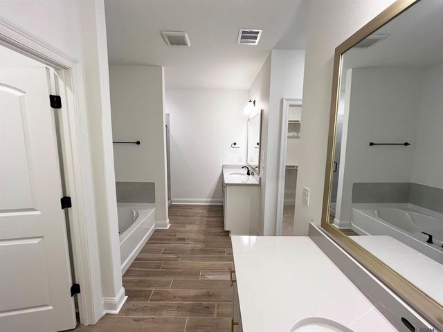 1217 Lakehaven Dr, Gonzales, LA 70737