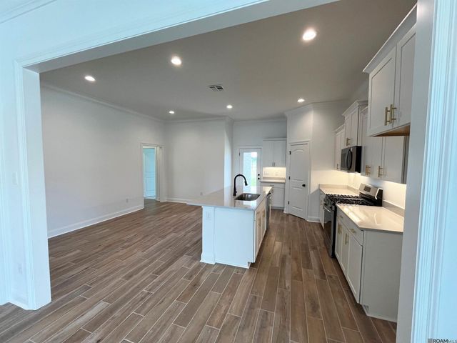 1217 Lakehaven Dr, Gonzales, LA 70737