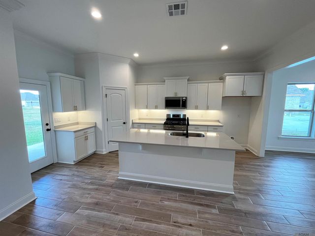 1217 Lakehaven Dr, Gonzales, LA 70737