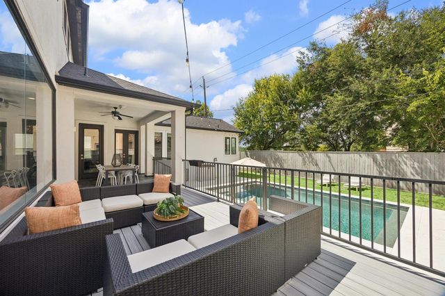 4618 Oakdale Street, Bellaire, TX 77401