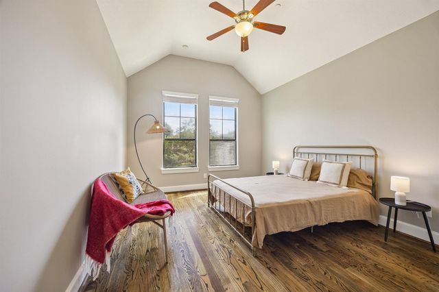 4618 Oakdale Street, Bellaire, TX 77401