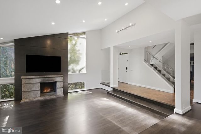 11322 DOCKSIDE CIR, Reston, VA 20191