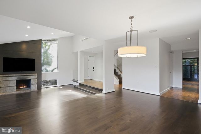 11322 DOCKSIDE CIR, Reston, VA 20191