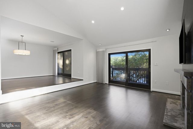 11322 DOCKSIDE CIR, Reston, VA 20191