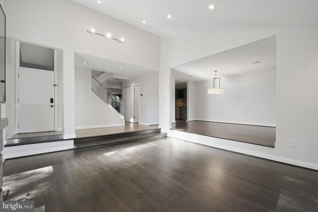 11322 DOCKSIDE CIR, Reston, VA 20191