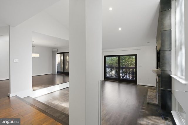 11322 DOCKSIDE CIR, Reston, VA 20191