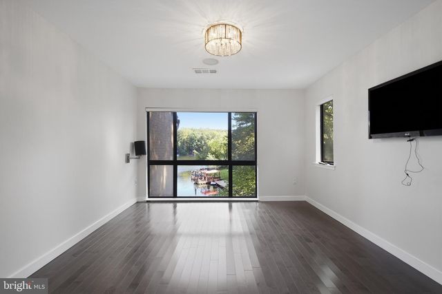 11322 DOCKSIDE CIR, Reston, VA 20191