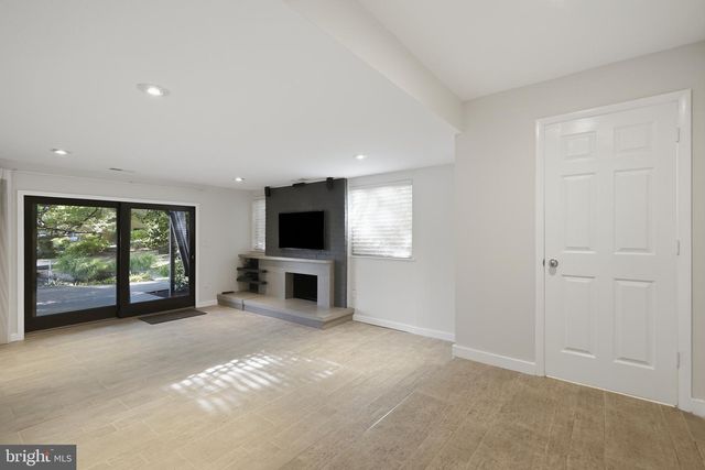 11322 DOCKSIDE CIR, Reston, VA 20191