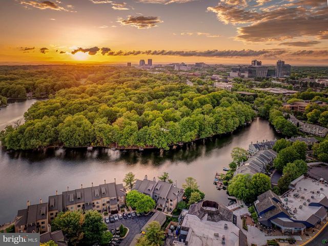 11322 DOCKSIDE CIR, Reston, VA 20191