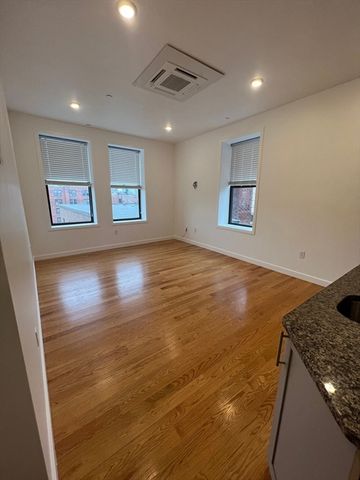 64 Market 301, Lynn, MA 01901