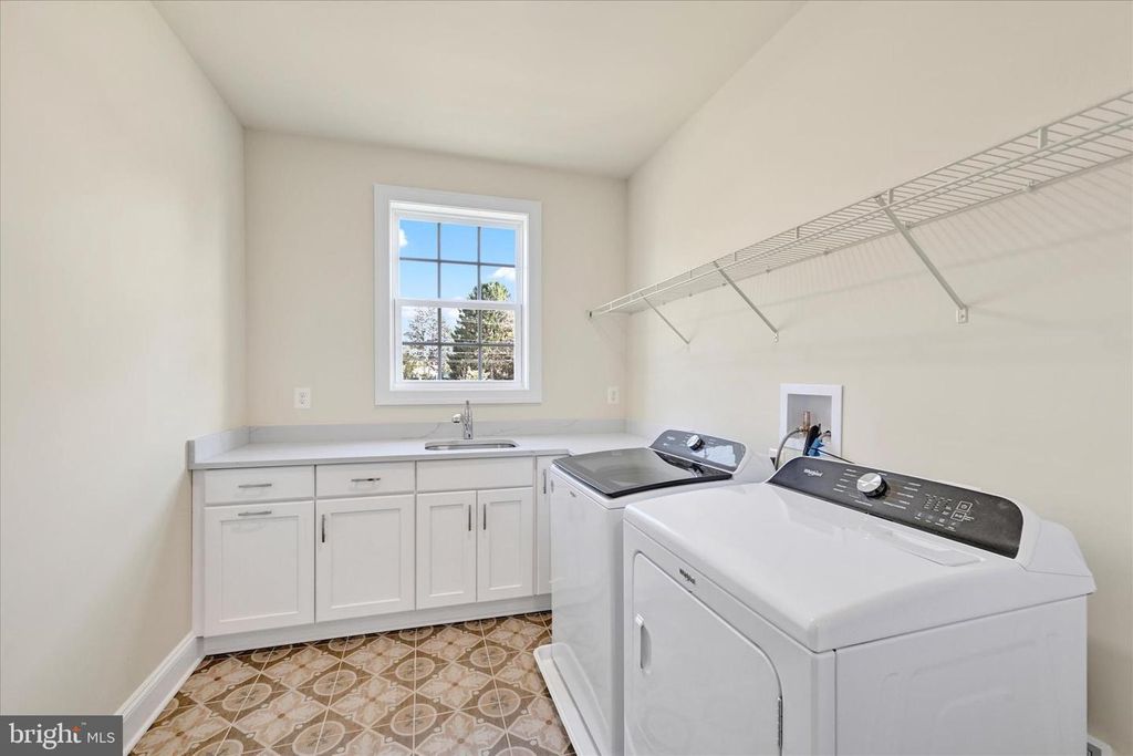 Image 10 of property listing at 118 VILLABROOK WAY, Baltimore, MD 21212